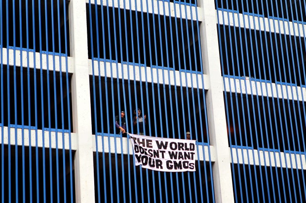 GMO-Free Midwest Protestors hang sign